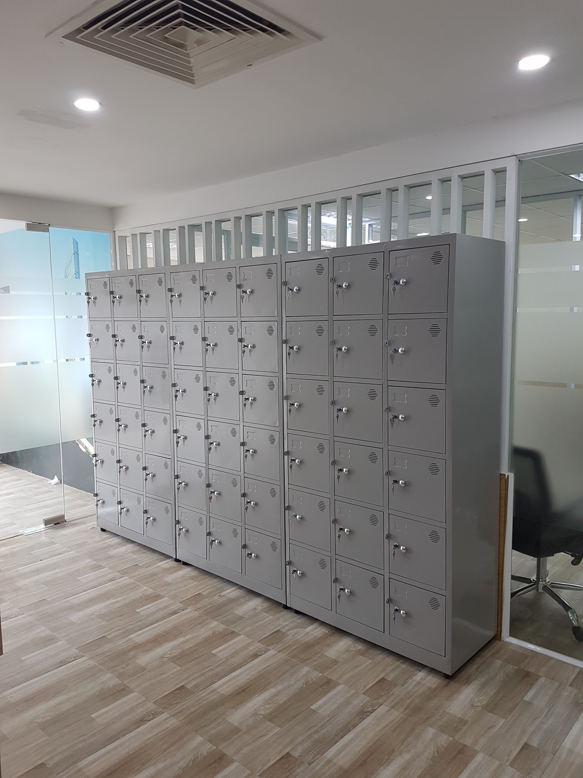 Tủ locker hàn liền 18 ngăn